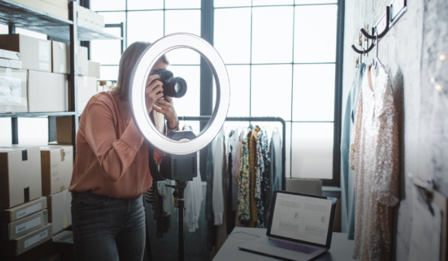 Ring light photo, Social Commerce